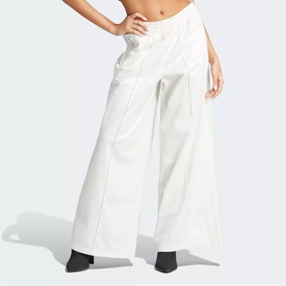 NWT adidas Originals Women's BLUE VERSION CHILE WIDE LEG PANTS Size xs - Picture 1 of 10